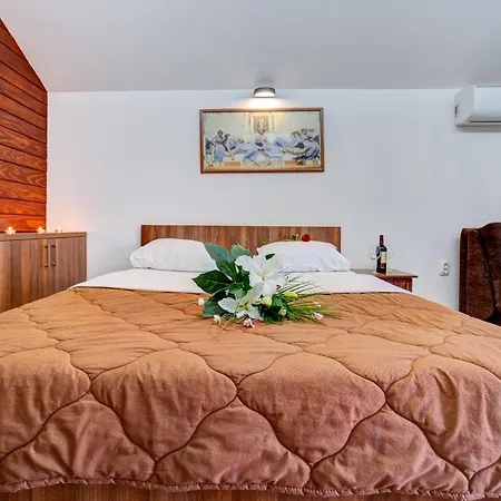 Duboko Hotel Ostruznica