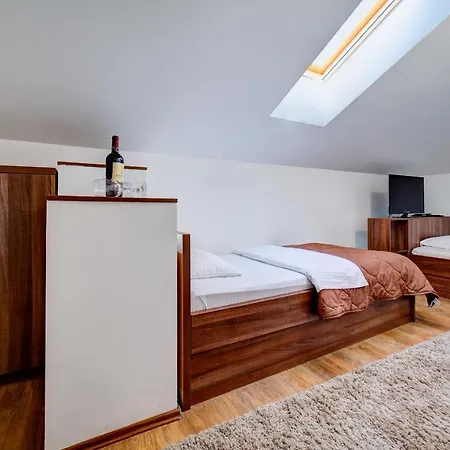 Duboko Hotel Ostruznica